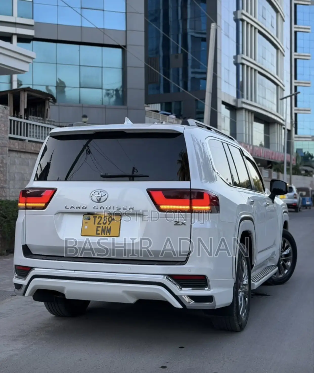 Toyota Land Cruiser LC300 2024 Pearl
