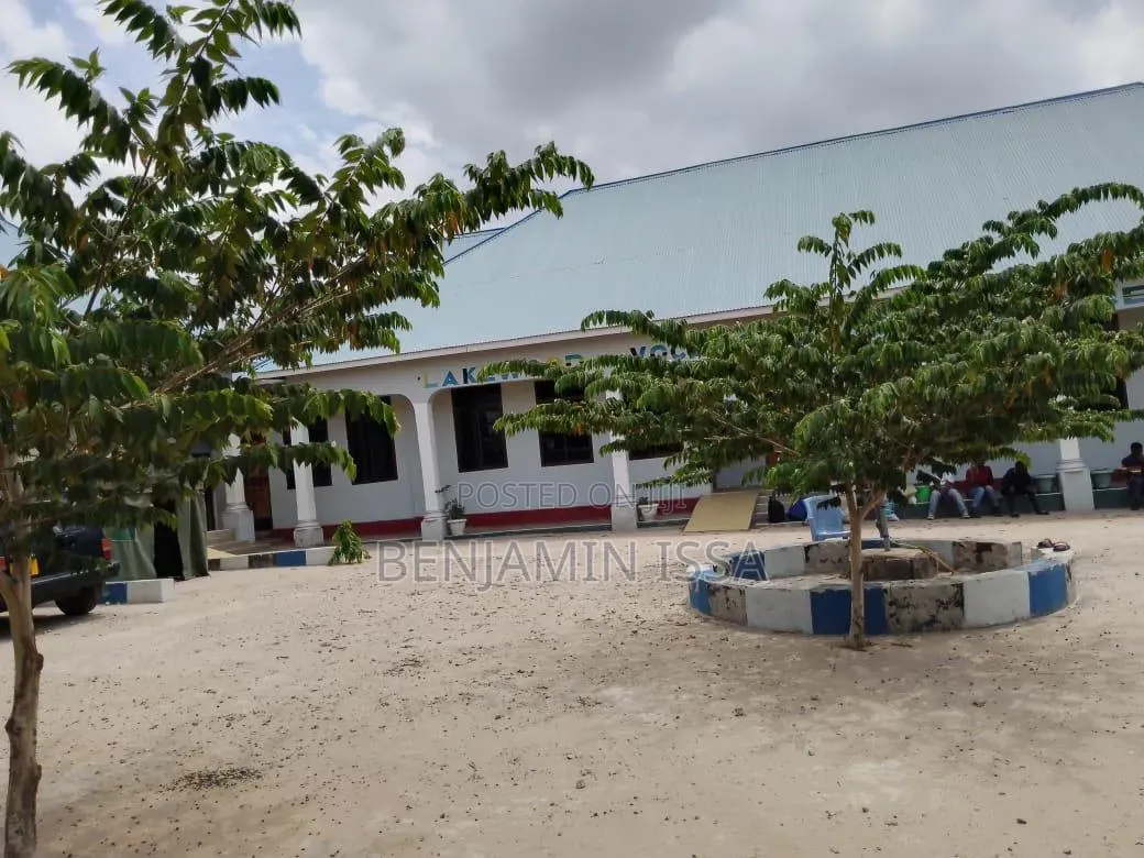 Majengo Ya Hospital, Shule, Chuo, Au Ofisi