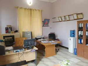 Majengo Ya Hospital, Shule, Chuo, Au Ofisi