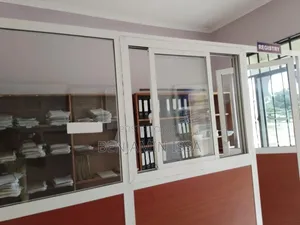 Majengo Ya Hospital, Shule, Chuo, Au Ofisi