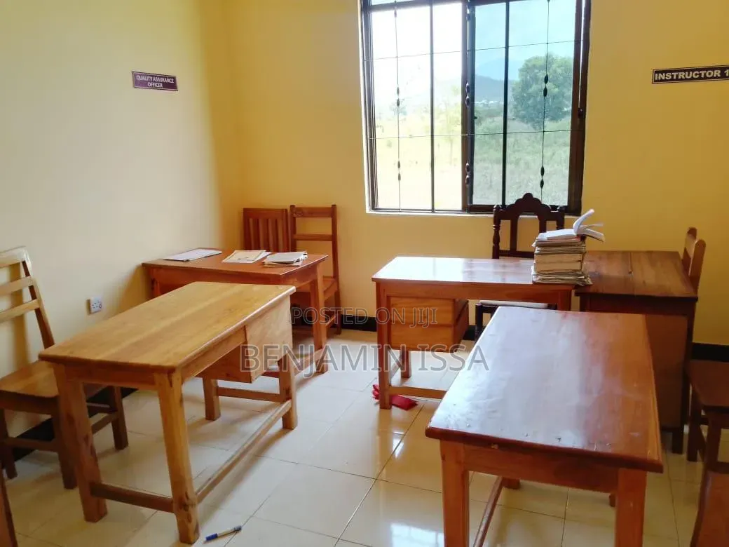 Majengo Ya Hospital, Shule, Chuo, Au Ofisi
