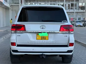 Toyota Land Cruiser 4.5 V8 TD 2017 White