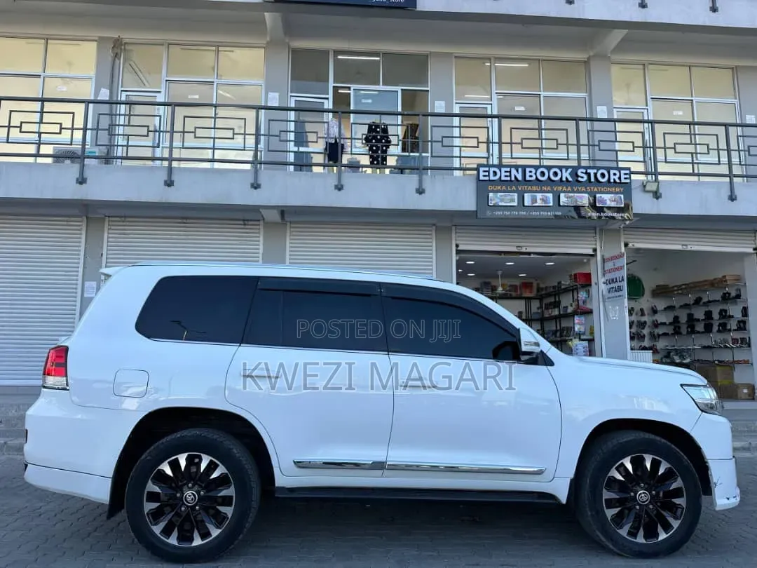 Toyota Land Cruiser 4.5 V8 TD 2017 White