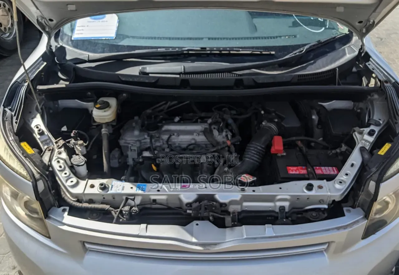 Toyota Voxy 2007 Silver