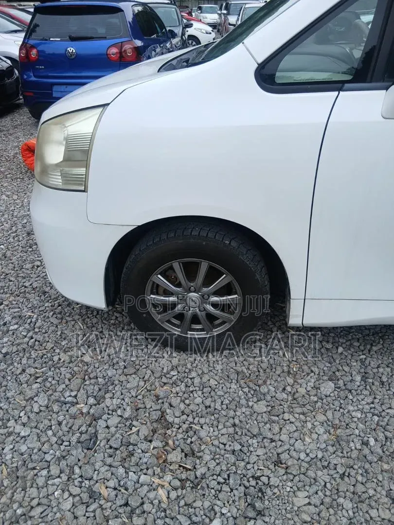 Toyota Noah 2008 White