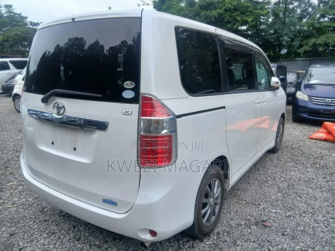 Toyota Noah 2008 White