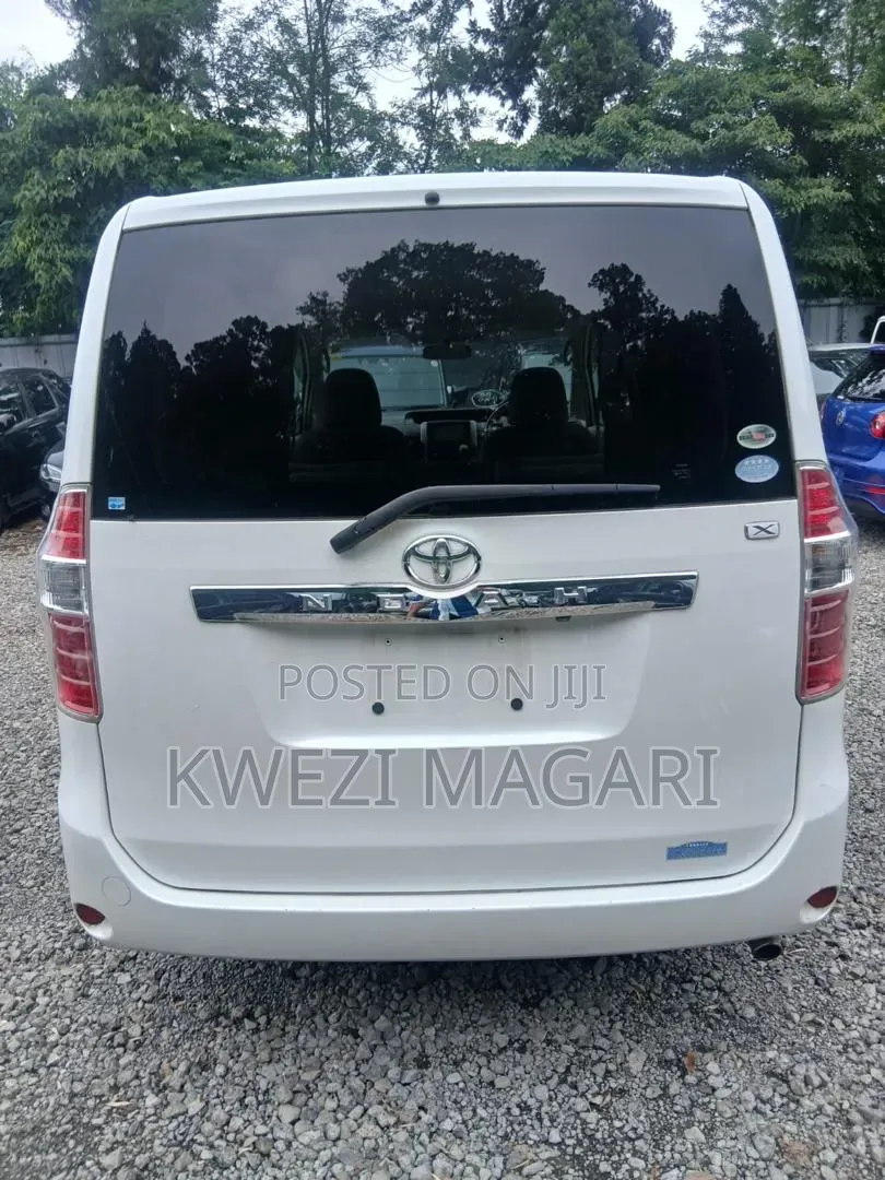 Toyota Noah 2008 White