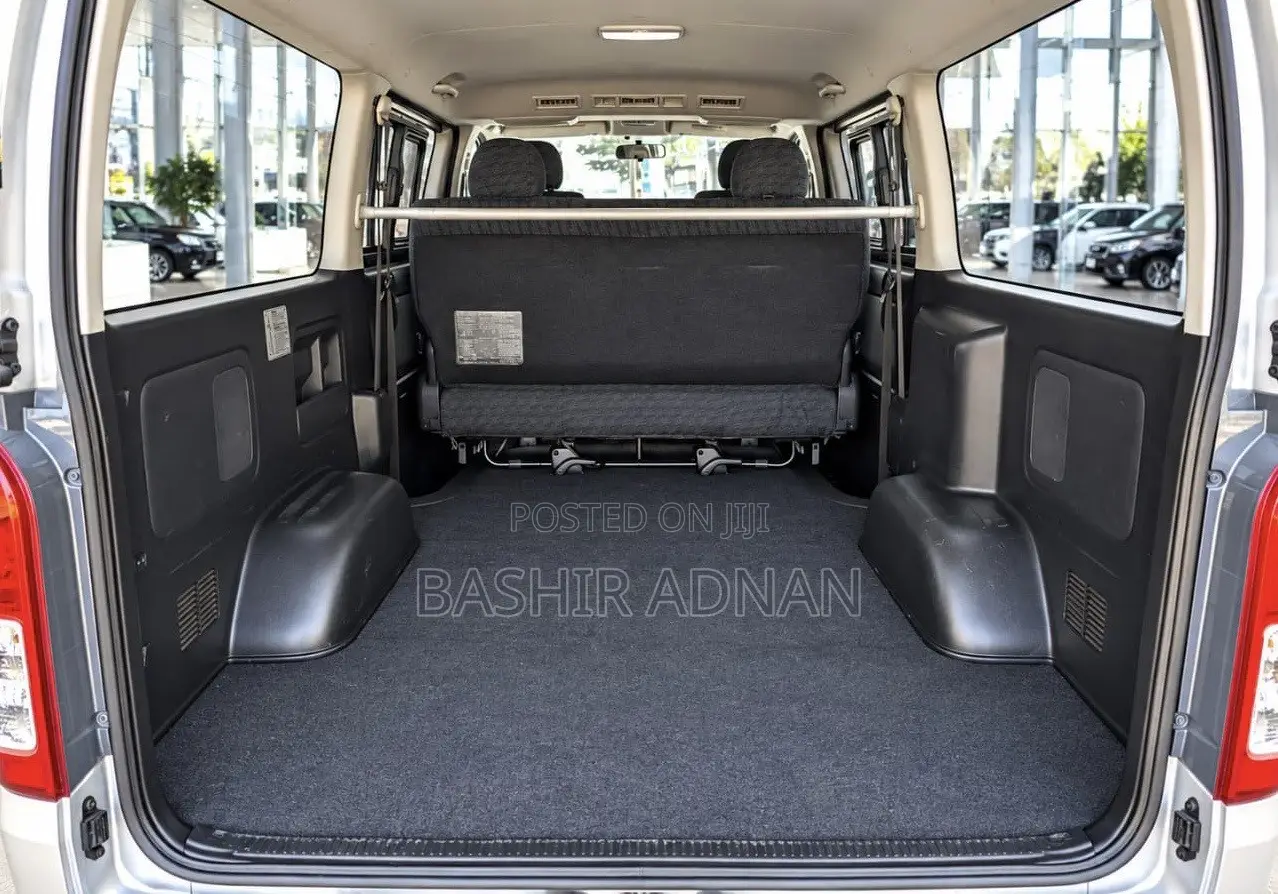 Toyota HiAce 2012 Silver