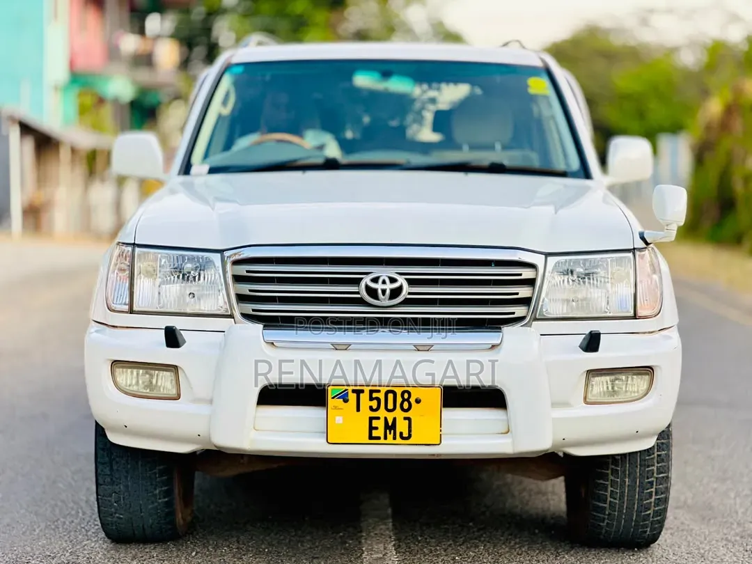 Toyota Land Cruiser 2002 White