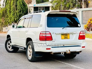 Toyota Land Cruiser 2002 White