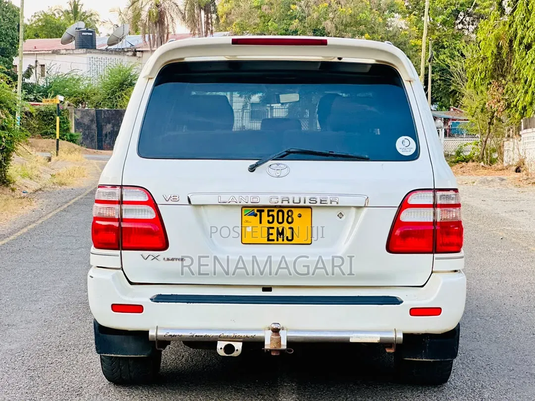 Toyota Land Cruiser 2002 White