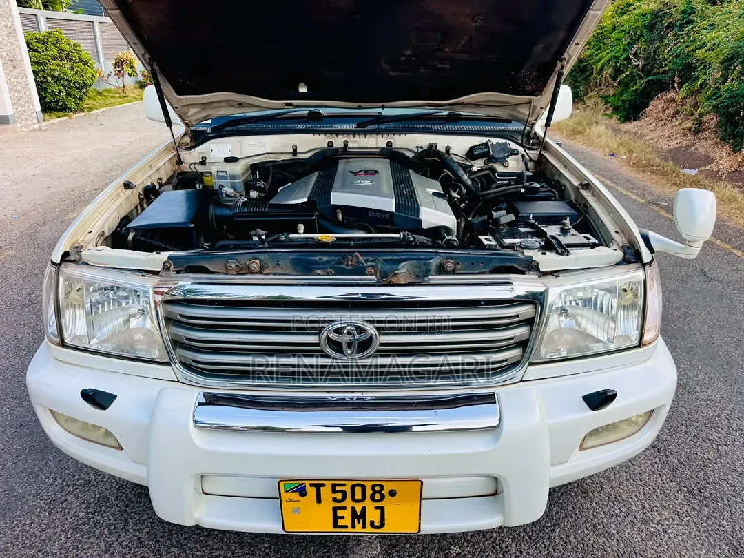 Toyota Land Cruiser 2002 White