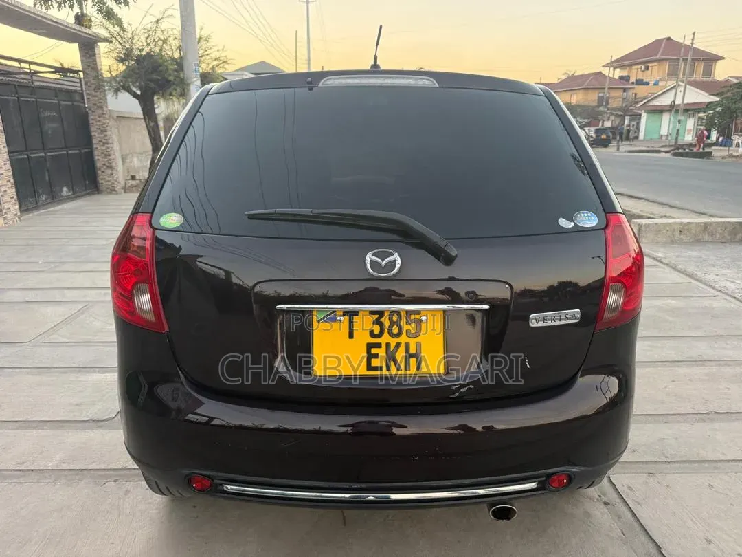 Mazda Verisa 2010 Maroon