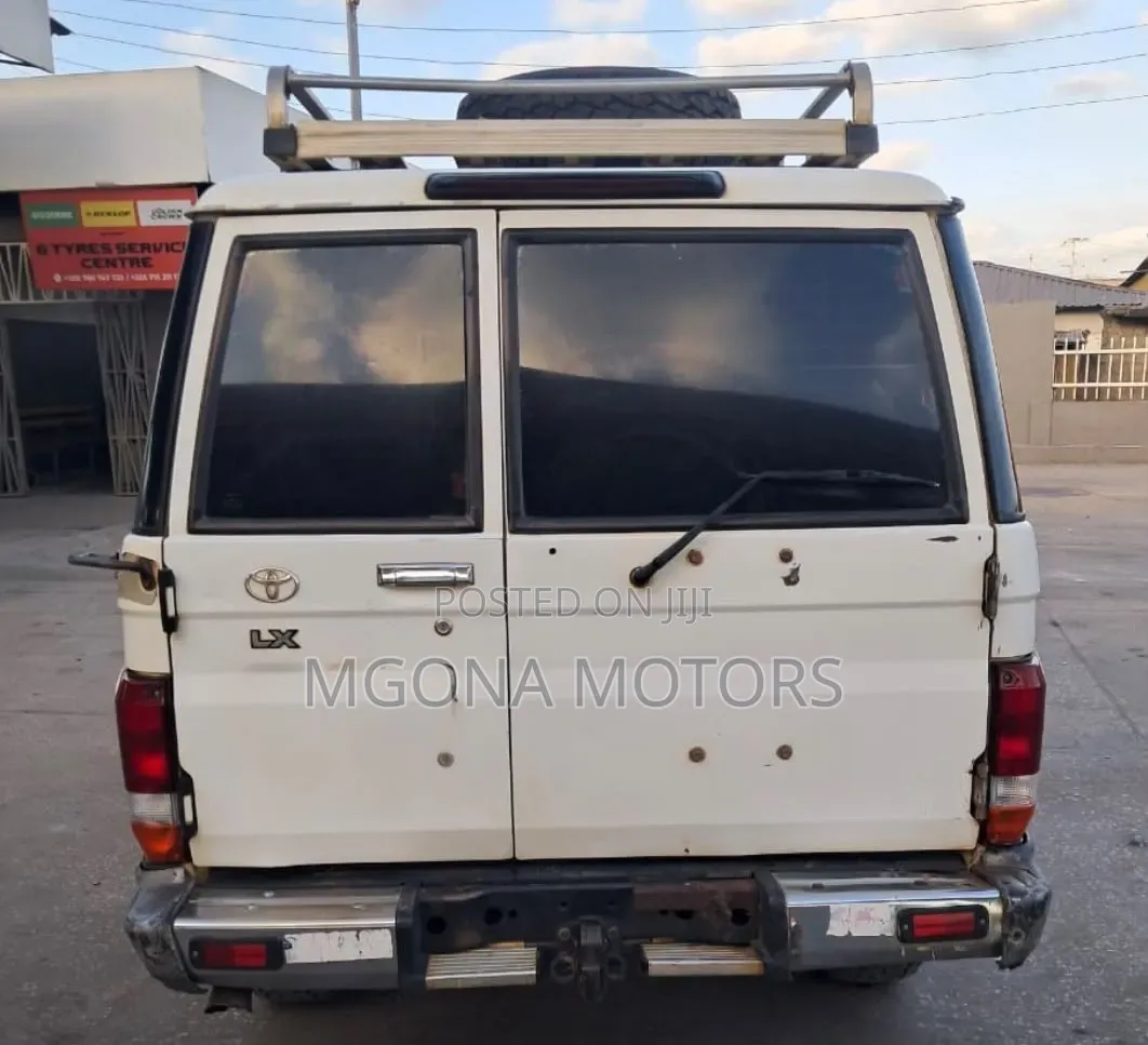 Toyota Land Cruiser 2013 White
