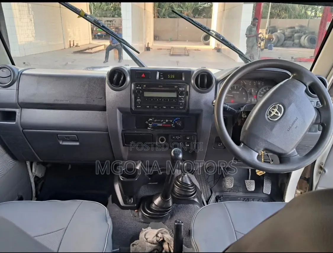 Toyota Land Cruiser 2013 White