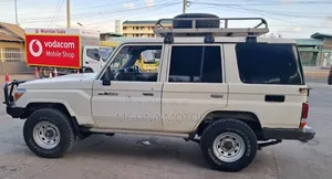 Toyota Land Cruiser 2013 White