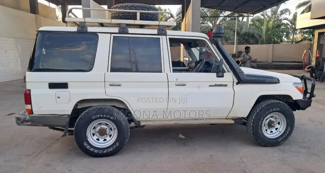 Toyota Land Cruiser 2013 White