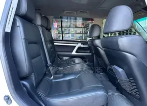 Toyota Land Cruiser 2017 White