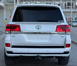 Toyota Land Cruiser 2017 White
