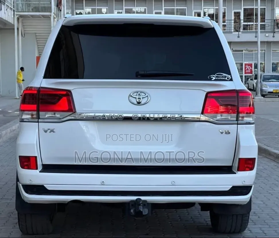 Toyota Land Cruiser 2017 White