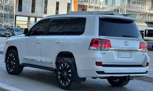 Toyota Land Cruiser 2017 White