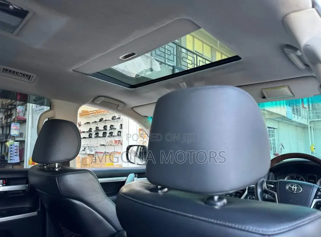 Toyota Land Cruiser 2017 White