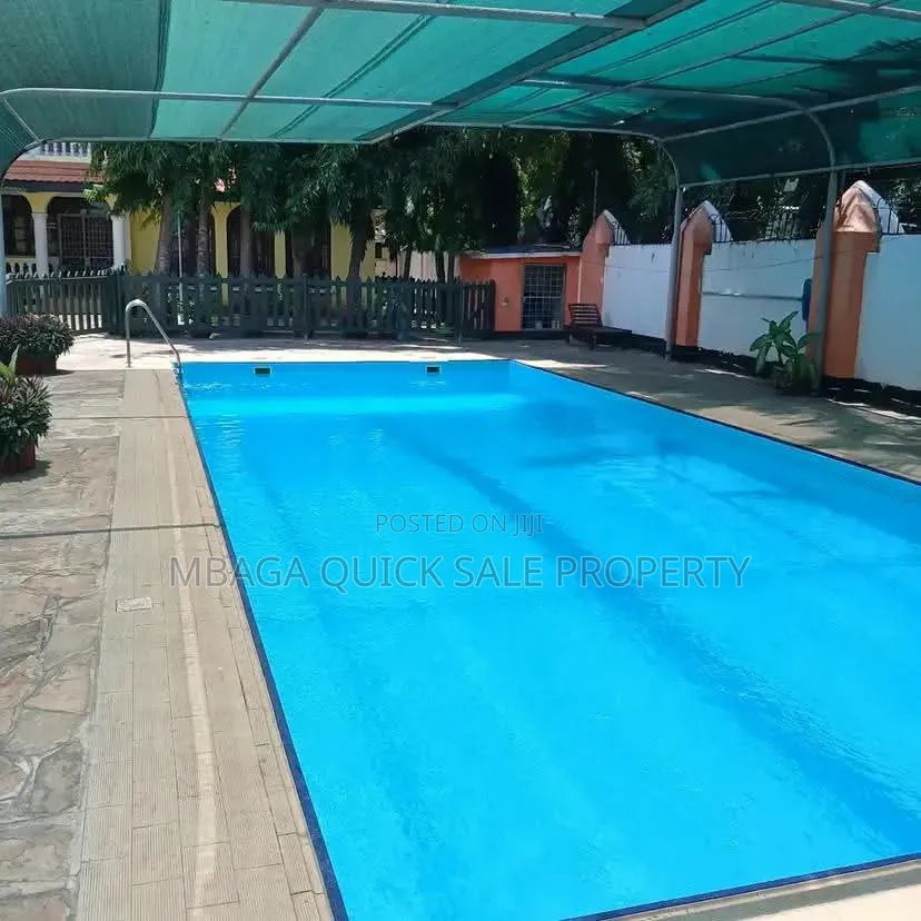 3bdrm Villa in Oyster Bay for sale