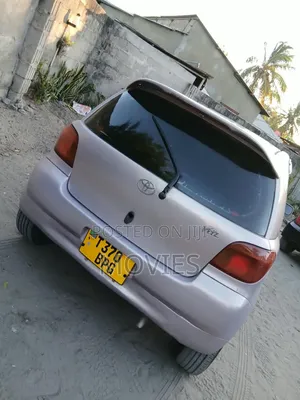 Toyota Vitz 1.0 FWD 3dr 2001 Pink