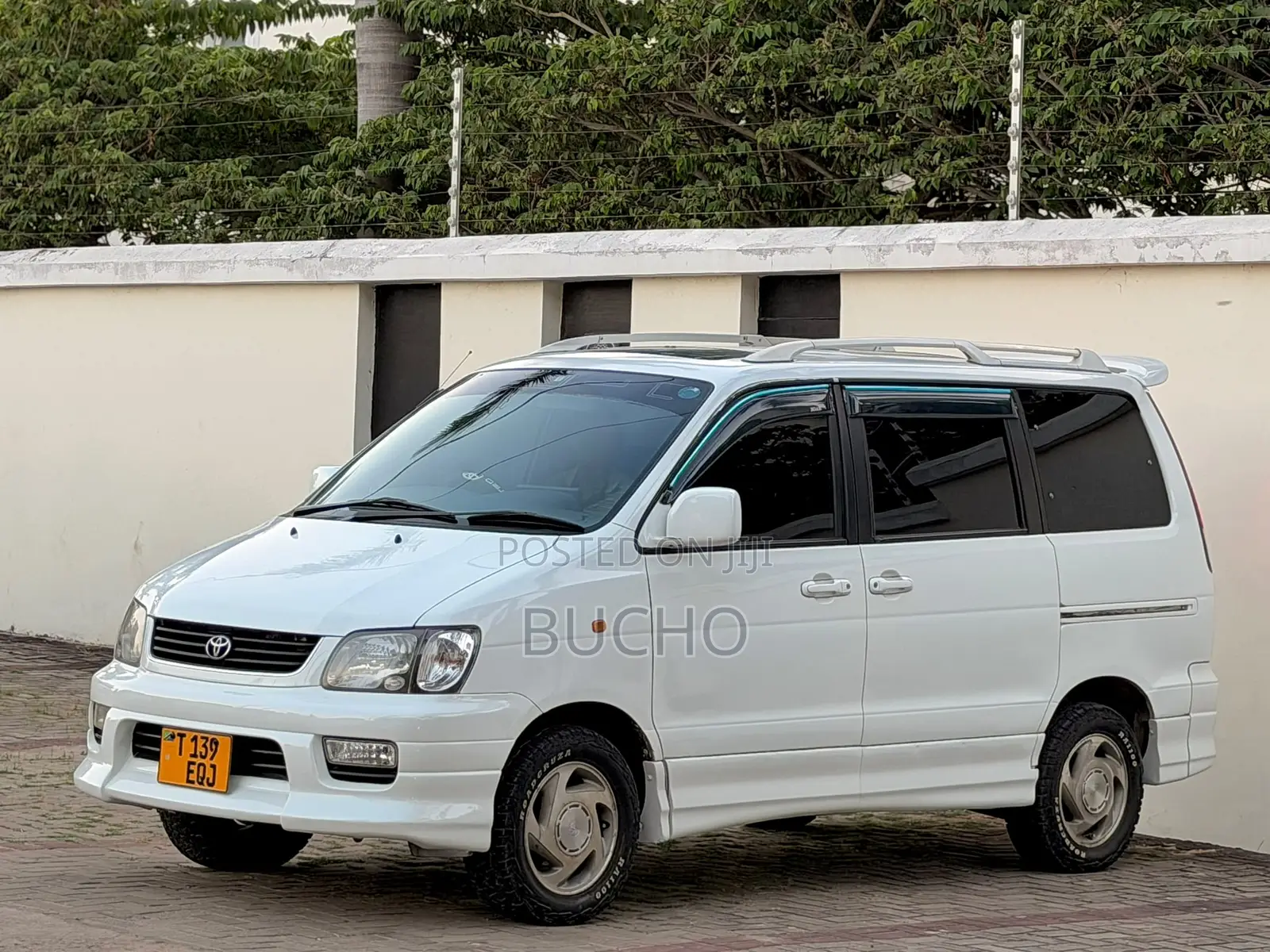 Toyota Noah 2004 White
