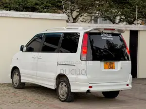 Toyota Noah 2004 White