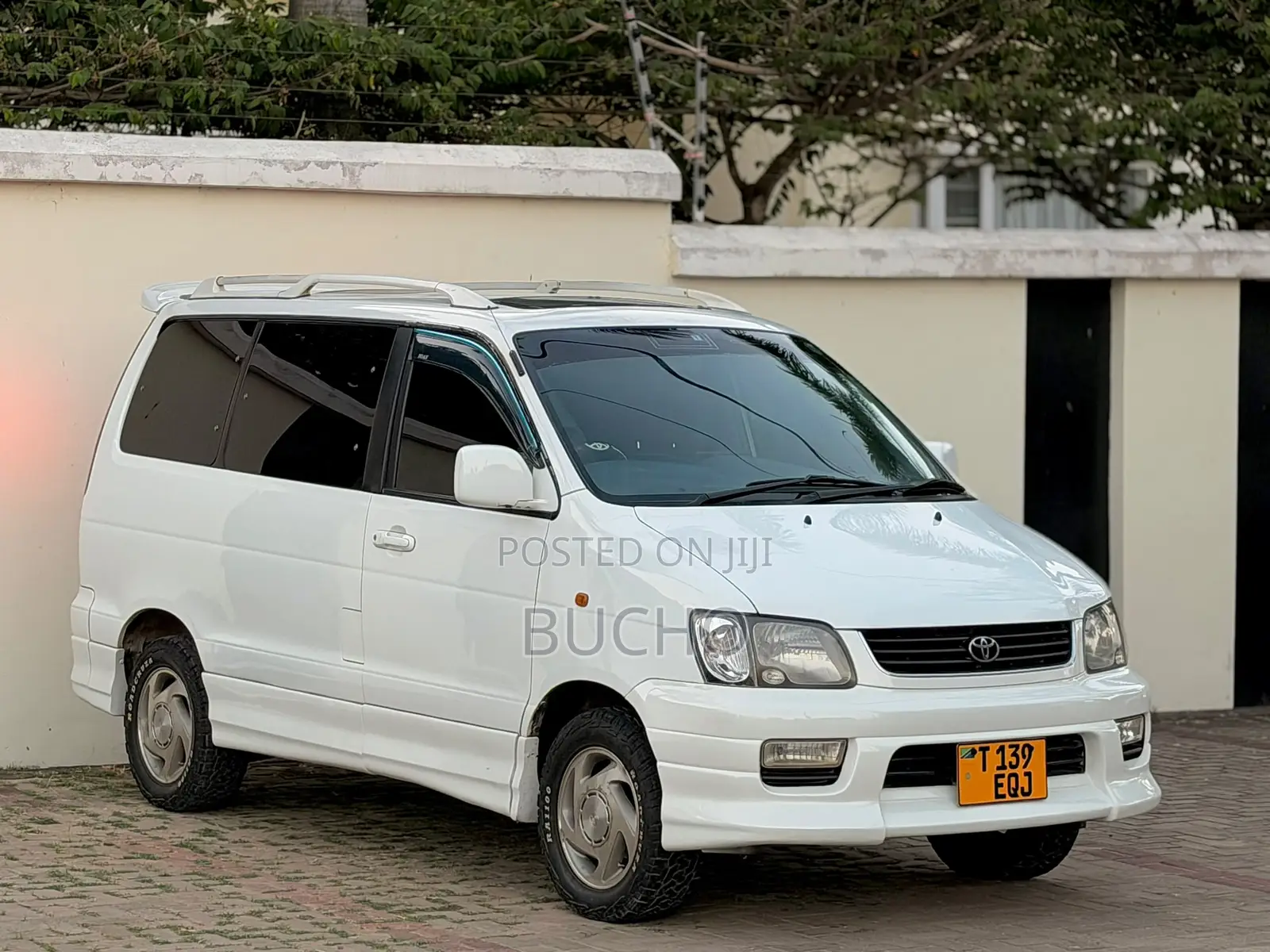 Toyota Noah 2004 White