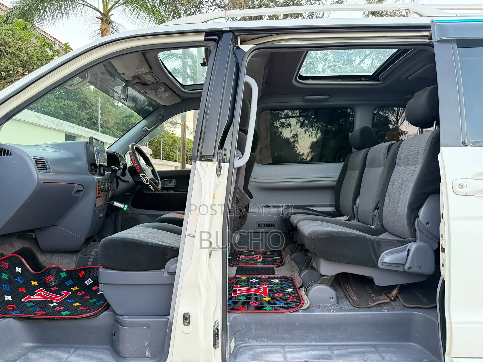 Toyota Noah 2004 White