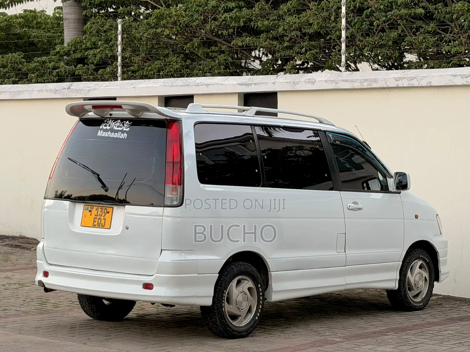 Toyota Noah 2004 White