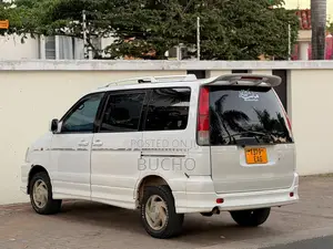 Toyota Noah 2003 White