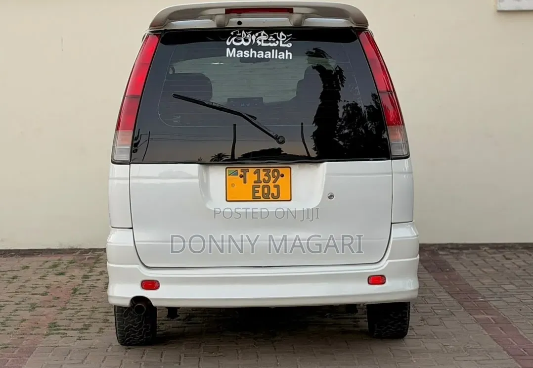 Toyota Noah 2003 White