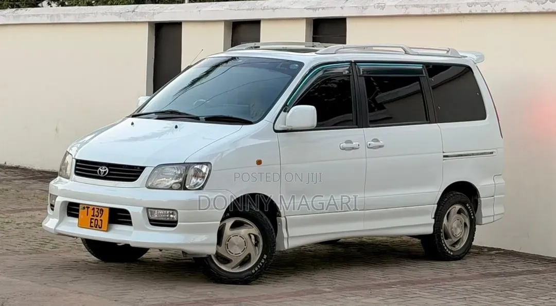 Toyota Noah 2003 White