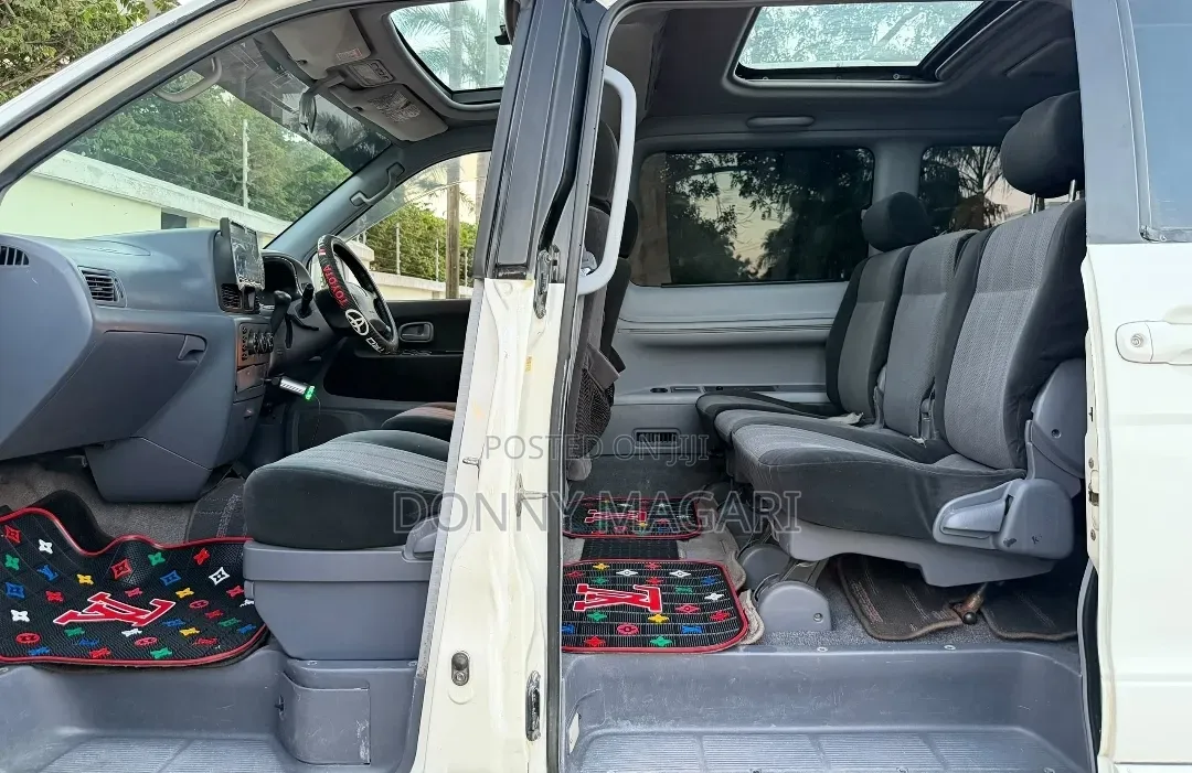 Toyota Noah 2003 White