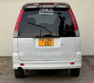 Toyota Noah 2004 White
