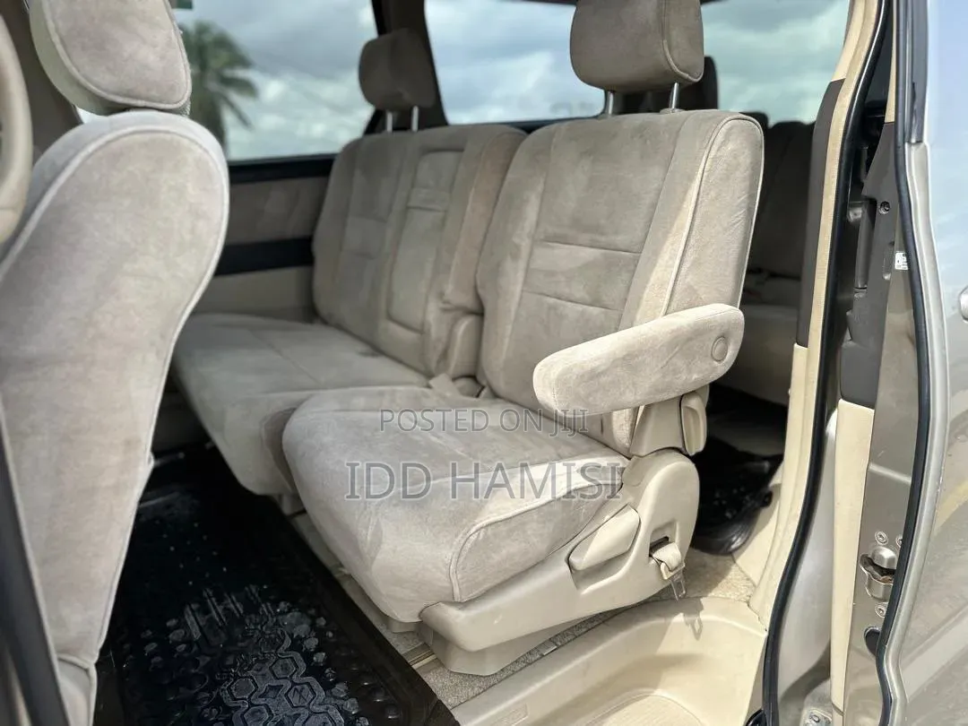 Toyota Alphard 2.4 Petrol AWD 2004 Beige