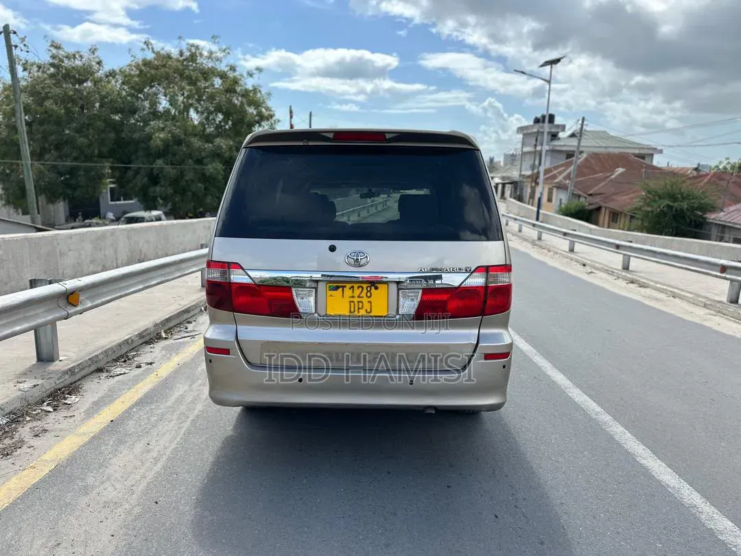 Toyota Alphard 2.4 Petrol AWD 2004 Beige