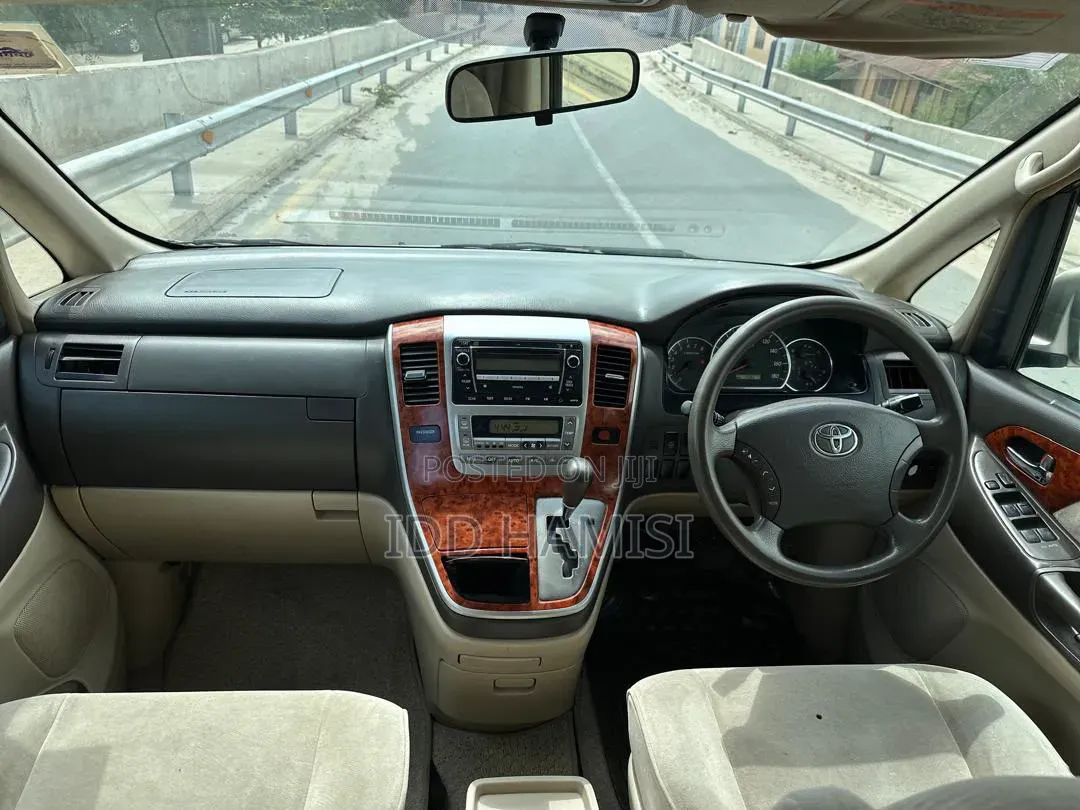 Toyota Alphard 2.4 Petrol AWD 2004 Beige