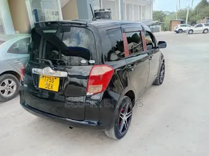 Toyota Ractis 1.3 FWD 2007 Black