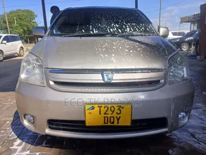 Toyota Raum 1.5 FWD 2006 Silver