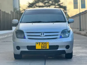 Toyota IST 2003 Silver