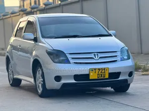 Toyota IST 2003 Silver