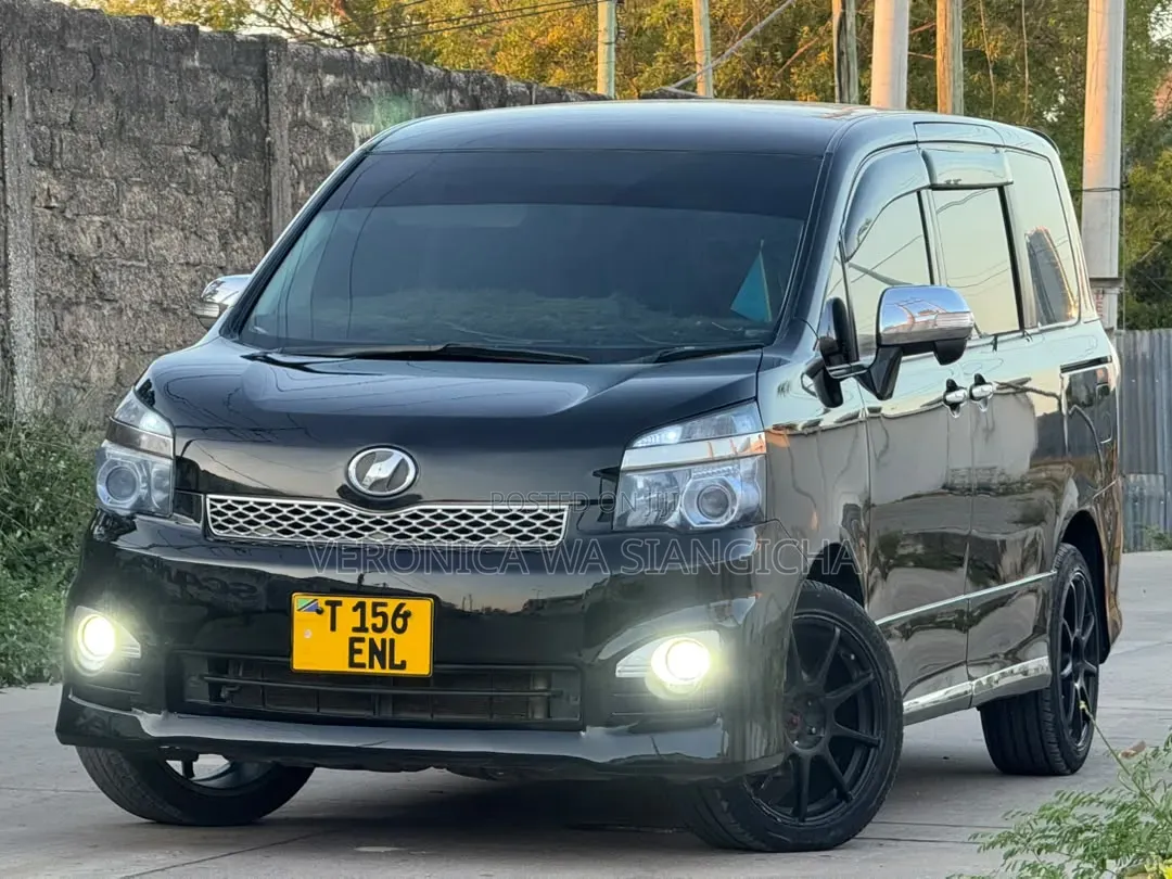 Toyota Voxy 2011 Black