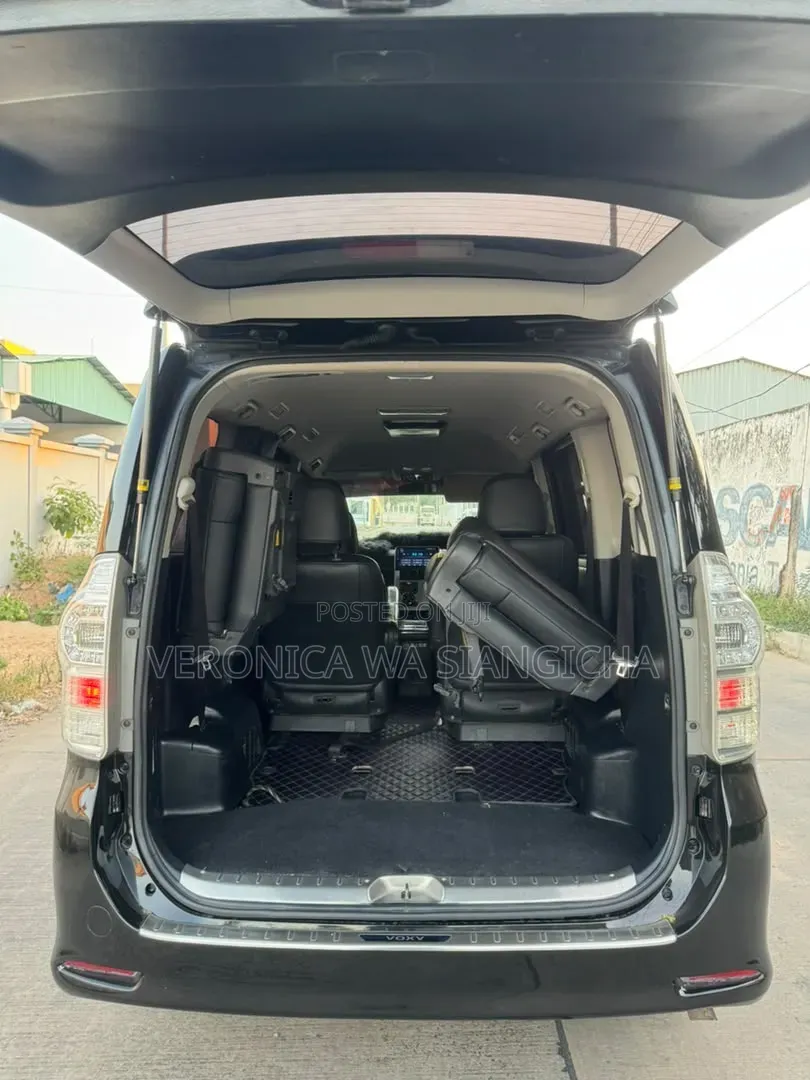 Toyota Voxy 2011 Black