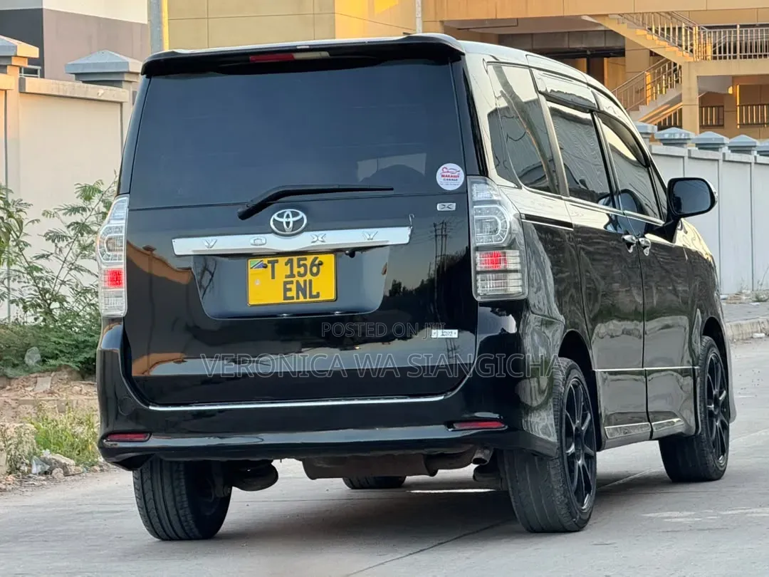Toyota Voxy 2011 Black