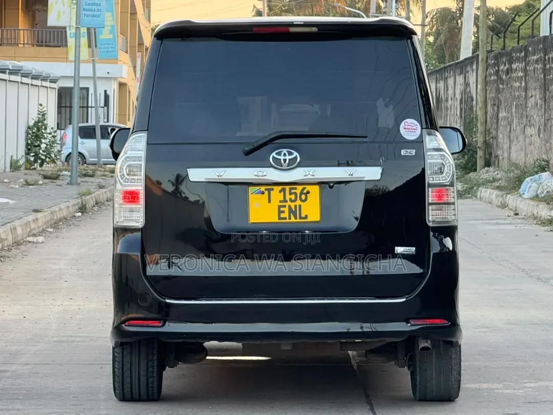 Toyota Voxy 2011 Black
