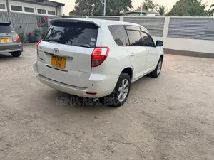 Toyota Vanguard 2008 White